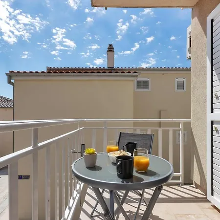 Near The Beach Luxury Apt Matteo Makarska Exterior photo