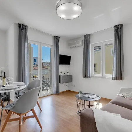 Near The Beach Luxury Apt Matteo Makarska Exterior photo