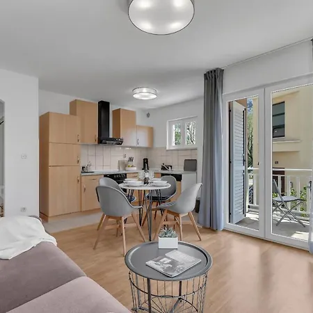 Near The Beach Luxury Apt Matteo Makarska Exterior photo