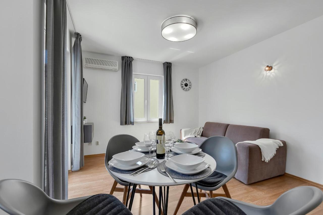 Near The Luxury Matteo Apartment